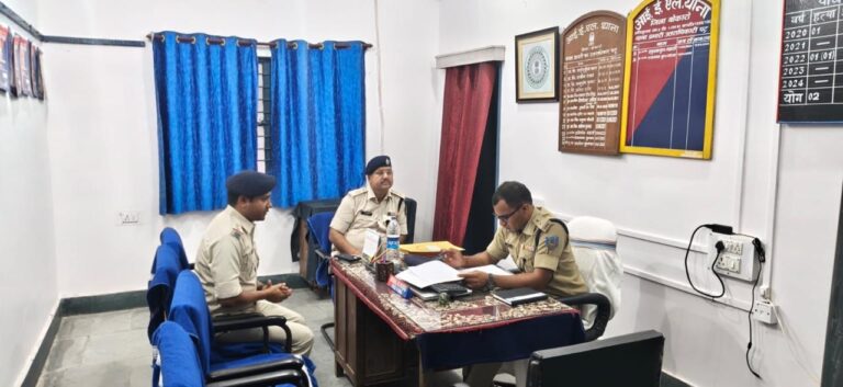 पुलिस अधीक्षक ने किया चतरोचट्टी और आईईएल थाने का औचक निरीक्षण, दिए कड़े निर्देश