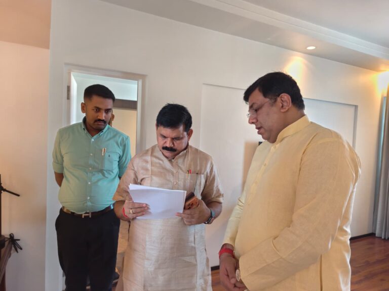 केंद्रीय मंत्री सतीश चंद्र दुबे से मिले विधायक कुमार उज्ज्वल, रखीं 3 बड़ी मांगें