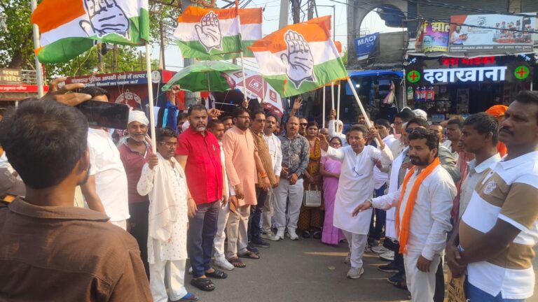 पेट्रोल, डीजल और CNG के मूल्यवृद्धि के विरोध मे केंद्र सरकार का पुतला दहन 