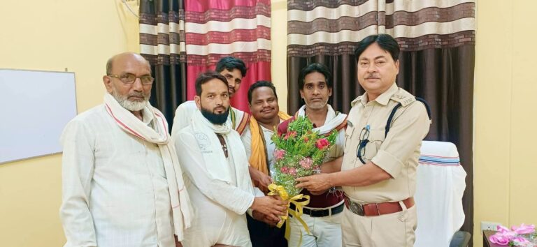 डुमरी के नए SDPO आबिद खान का कांग्रेस नेताओं ने किया भव्य स्वागत, क्षेत्र की समस्याओं पर हुई चर्चा
