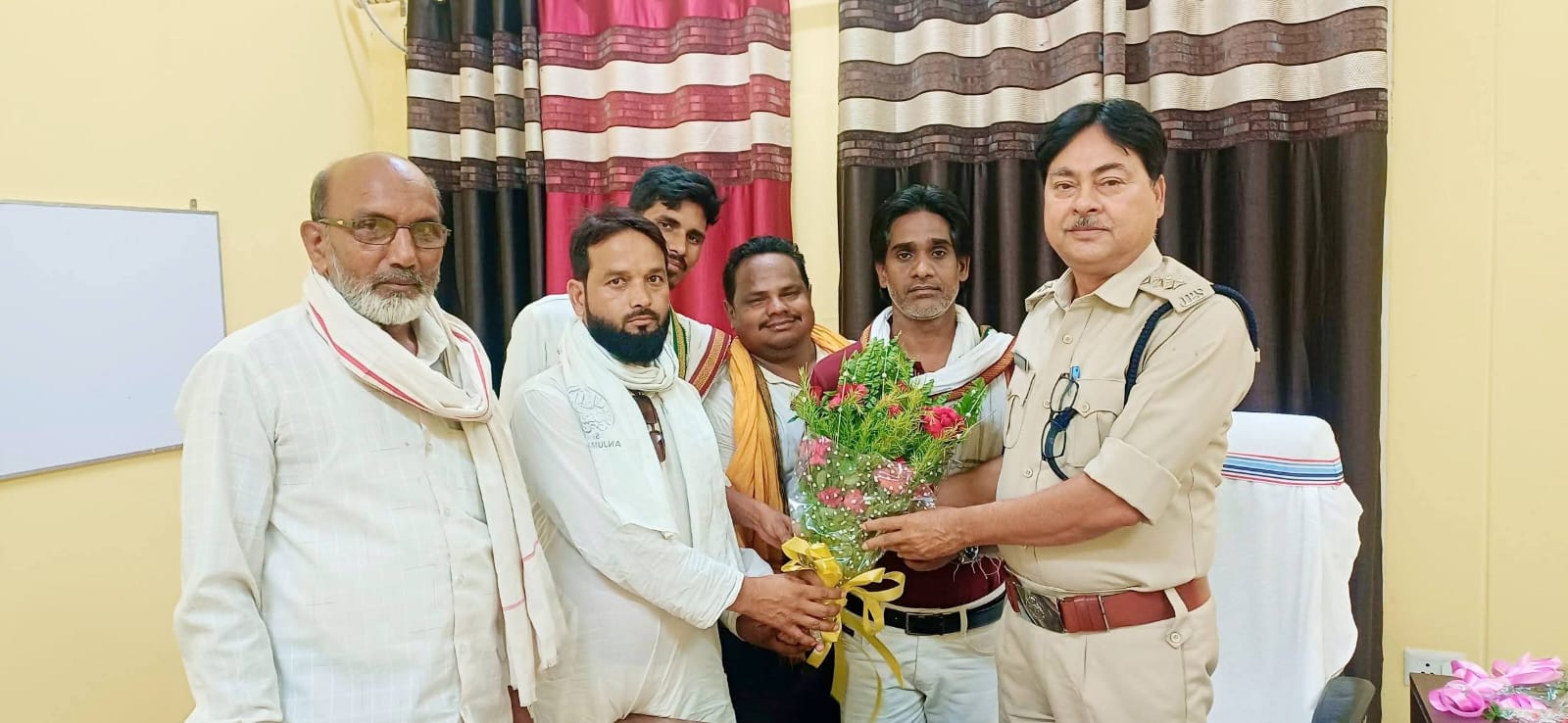 डुमरी के नए SDPO आबिद खान का कांग्रेस नेताओं ने किया भव्य स्वागत, क्षेत्र की समस्याओं पर हुई चर्चा