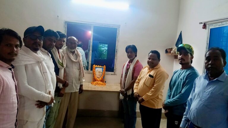 डुमरी युवा कांग्रेस ने मनाई देश के प्रथम प्रधानमंत्री पंडित जवाहरलाल नेहरू की पुण्यतिथि