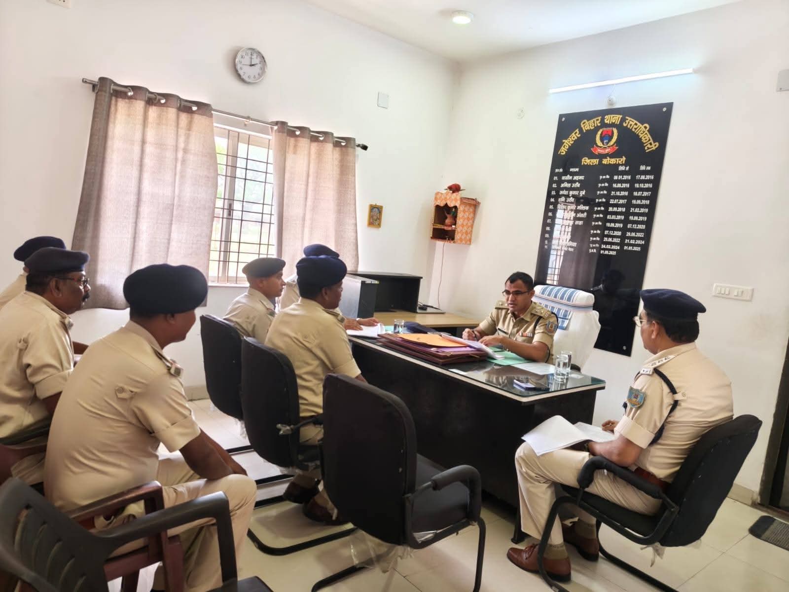 एसपी बोकारो ने किया ललपनिया, महुआटांड समेत 6 थानों का औचक निरीक्षण, दिए सख्त निर्देश