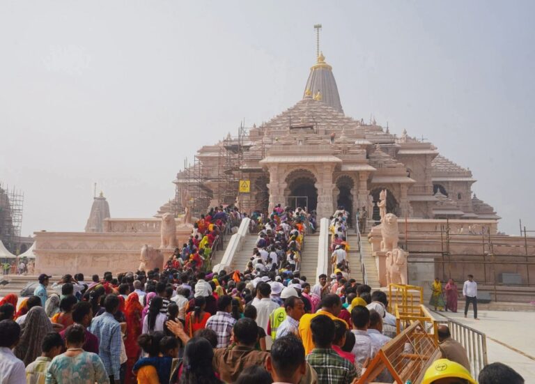 BREAKING NEWS: अयोध्या राम मंदिर के दानपात्र से धन गबन का मामला: आरोपी के घर छापेमारी, ₹10 लाख बरामद, SIT जांच की मांग