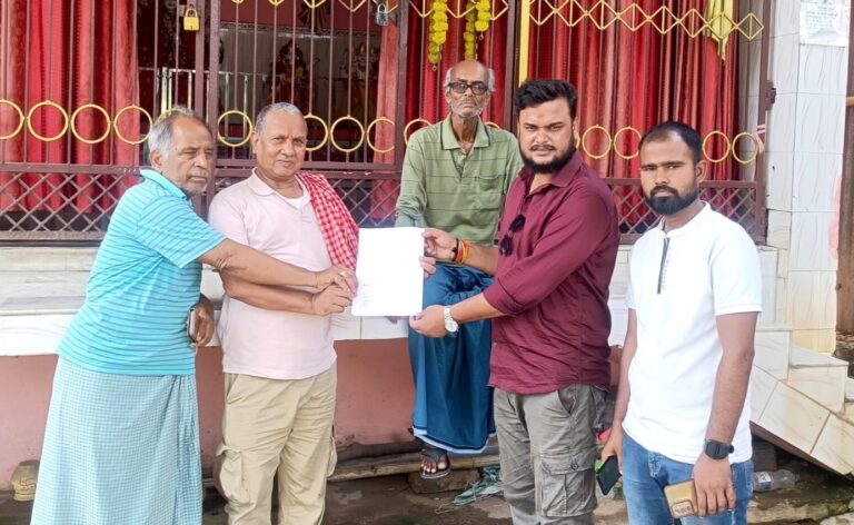सांसद प्रतिनिधि राज आर्यन शर्मा को लोगों ने सौंपा स्मार पत्र, जलापूर्ति सुनिश्चित करने का JE को दिया निर्देश