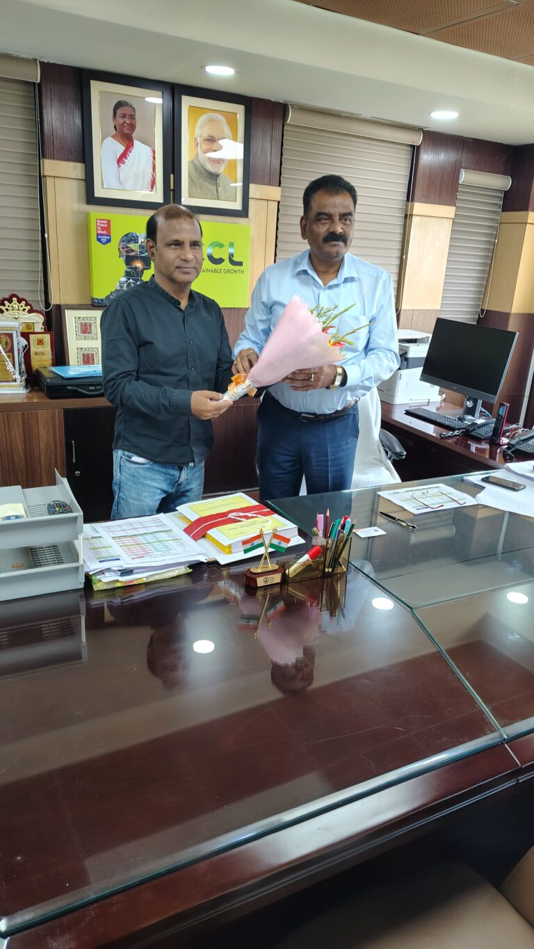 मजदूरों की समस्याओं को लेकर सीसीएल सीएमडी से मिले जेसीएमयू के क्षेत्रीय सचिव इकबाल अहमद
