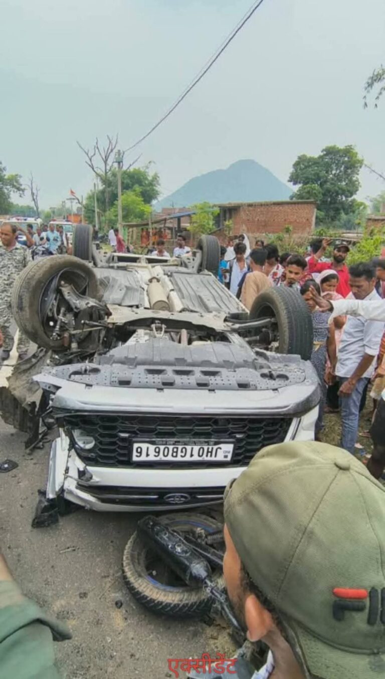 डुमरी में भीषण सड़क हादसा: मासूम समेत पिता की मौत, चार घायल