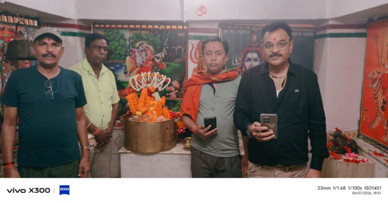 ऑल इंडिया स्मॉल एंड मीडियम जर्नलिस्ट वेलफेयर एसोसिएशन के प्रदेश अध्यक्ष ने किए बाबा बैद्यनाथ के दर्शन, जेलर प्रमोद कुमार के आतिथ्य की सराहना