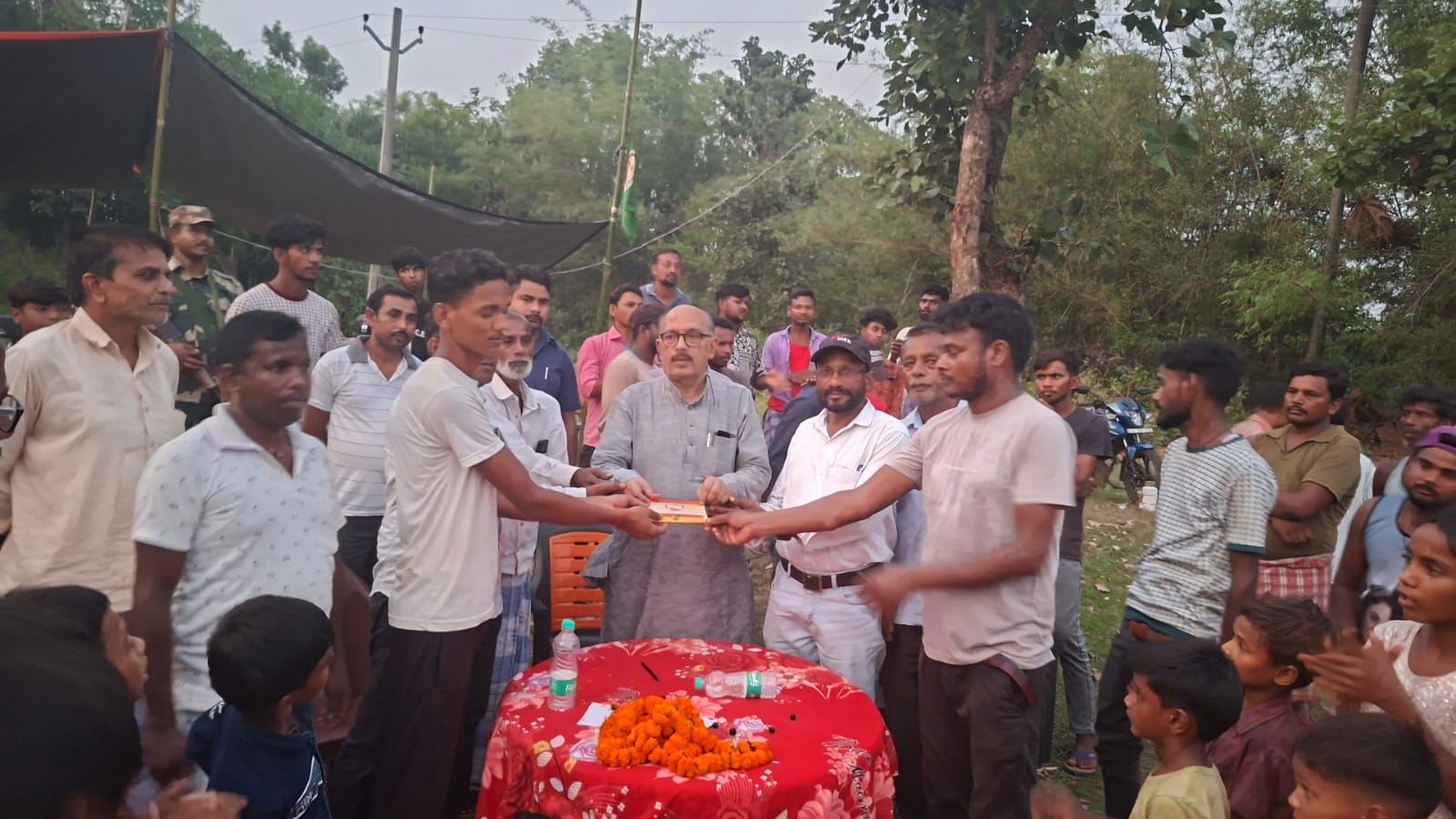 फुलशहरी क्रिकेट टूर्नामेंट: सुमन 11 ने जीता खिताब, फाइनल मुकाबले में पहुंचे विधानसभा अध्यक्ष रवींद्रनाथ महतो