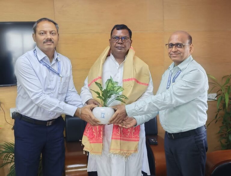 डीवीसी मुख्यालय कोलकाता में विस्थापितों के मुद्दों पर समीक्षा बैठक, अफसरों को निर्देश: विकास का लाभ पहले प्रभावित परिवारों को मिले।
