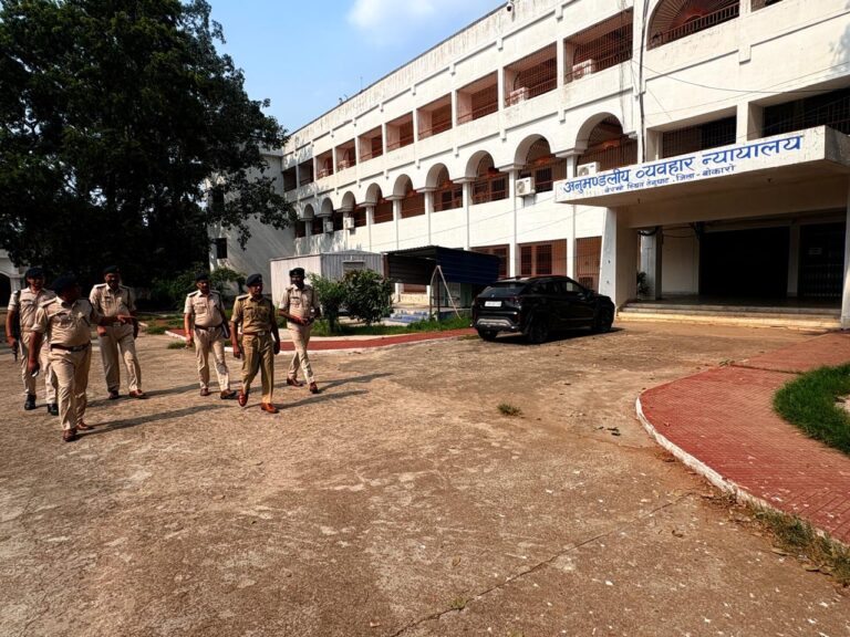 पुलिस अधीक्षक ने तेनुघाट ओपी, न्यायालय परिसर और गोमिया थाना का किया औचक निरीक्षण