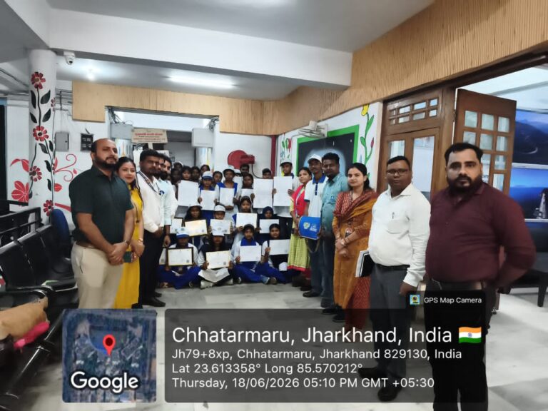 रामगढ़ में युवाओं का सम्मान, ऑफर लेटर और सिलाई मशीन देकर बढ़ाया आत्मविश्वास