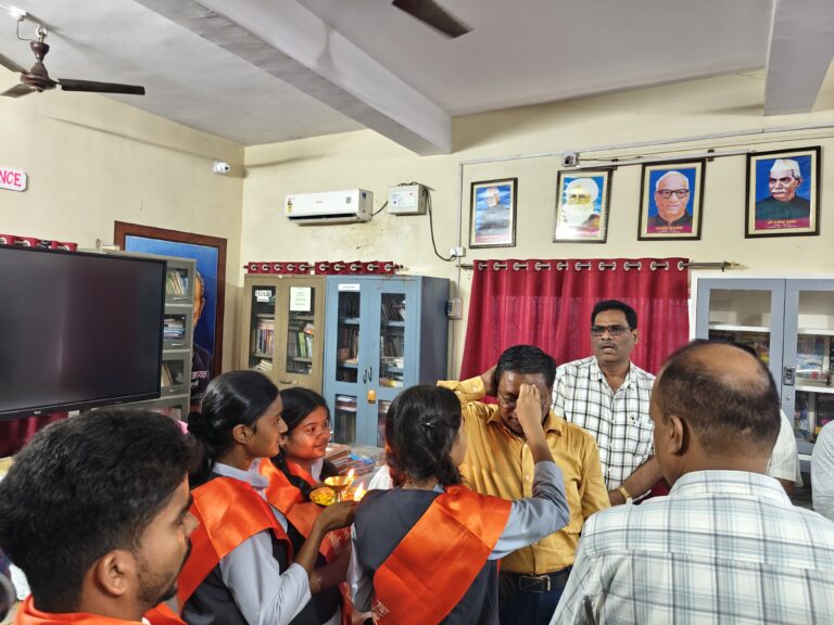 डीएवी नेशनल स्पोर्ट्स की क्लस्टर स्तरीय प्रतियोगिताओं की तैयारियों को लेकर डीएवी कथारा में हुई महत्वपूर्ण बैठक।