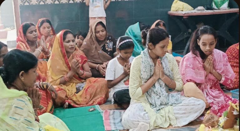 तेनुघाट के मुकेश कैंटीन होटल में हुआ शिव चर्चा का आयोजन, श्रद्धालुओं ने की शिव महिमा की चर्चा