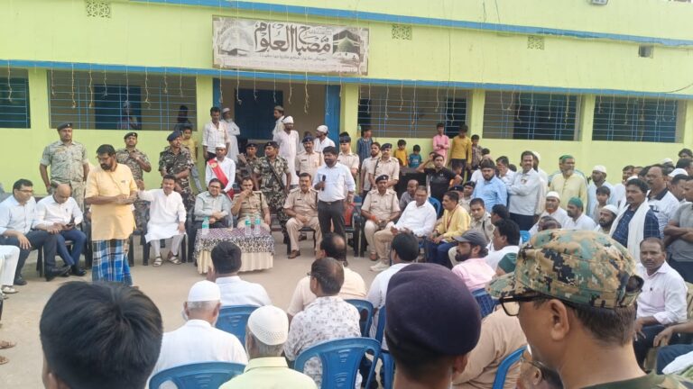 मुहर्रम पर्व को लेकर उपायुक्त एवं पुलिस अधीक्षक ने किया विभिन्न अनुमंडलों का दौरा, दोनों समुदायों से किया संवाद