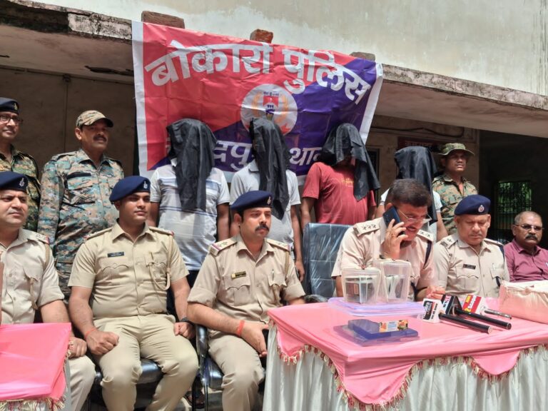 अवैध विदेशी शराब फैक्ट्री का भंडाफोड़, चार गिरफ्तार, भारी मात्रा में नकली शराब बरामद