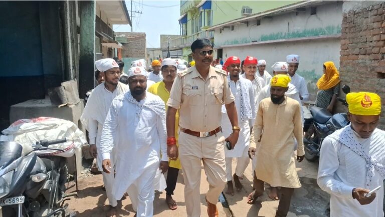 मुहर्रम को लेकर झिरकी में फ्लैग मार्च, शांति व सौहार्द बनाए रखने की अपील।