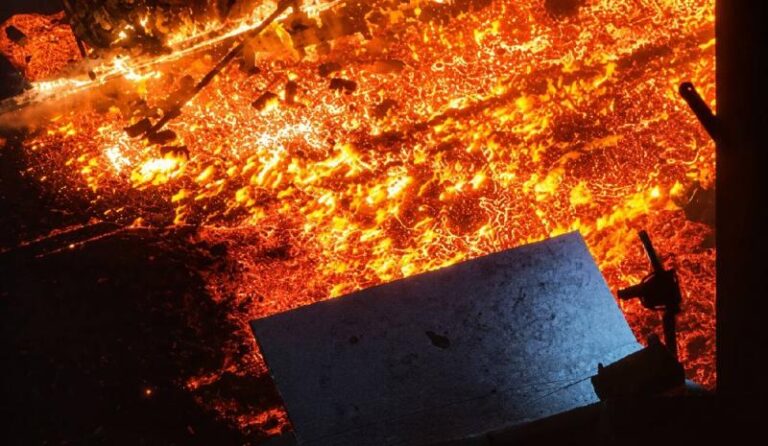 विशाखापट्टनम स्टील प्लांट में भीषण हादसा, 1600°C पिघला स्टील गिरने से 8 मजदूरों की दर्दनाक मौत