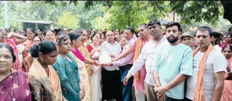 40 साल बाद भी जरीडीह पुनर्वास क्षेत्र में बिजली-पानी नहीं, ग्रामीणों ने एसडीओ के नाम सौंपा ज्ञापन, आंदोलन की चेतावनी
