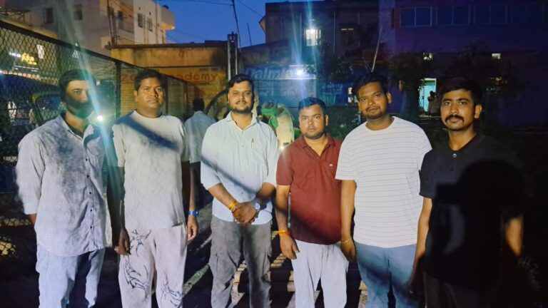 वर्षों से प्यासे लोगों को अब मिलेगा पानी, लोहार बरवा में 300 फीट बोरिंग के बाद पेयजल की समस्या का हुआ समाधान, लोगों ने सांसद और सांसद प्रतिनिधि के प्रति आभार जताया
