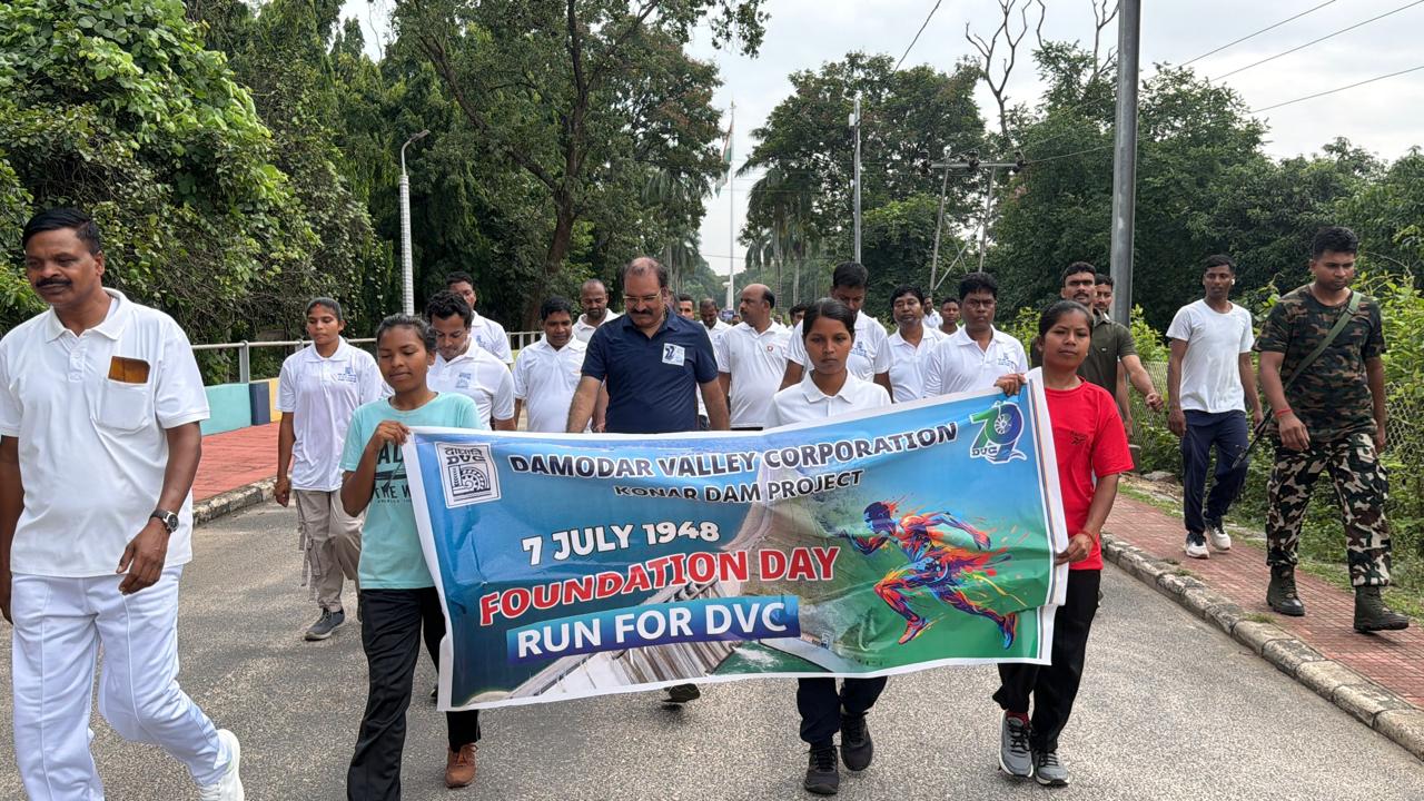 डीवीसी@79 का भव्य समापन: कोनार डैम में ‘Run for DVC’ दौड़, पौधारोपण और मनोरंजन केंद्र का उद्घाटन, अधिकारियों-कर्मियों ने दिया एकता का संदेश