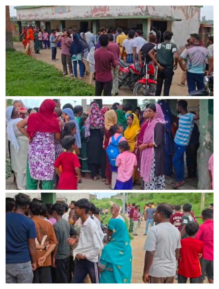 विद्यालय से निकलकर तालाब में नहाने गए दूसरी कक्षा के छात्र की डूबने से मौ,त, परिजनों ने स्कूल में किया हंगामा