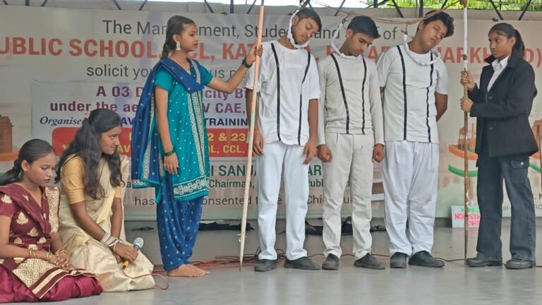 नाटकों में गूंजा देशभक्ति का स्वर, कहानियों ने दिए जीवन के अनमोल संदेश।