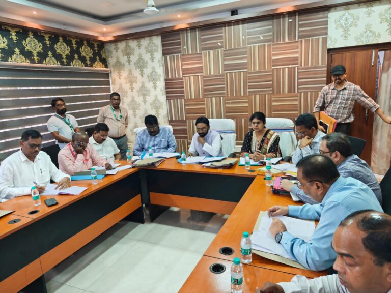 झारखंड विधानसभा की अनागत प्रश्न क्रियान्वयन समिति का गिरिडीह आगमन, उपायुक्त, रामनिवास यादव ने पुष्पगुच्छ भेंट कर किया स्वागत…
