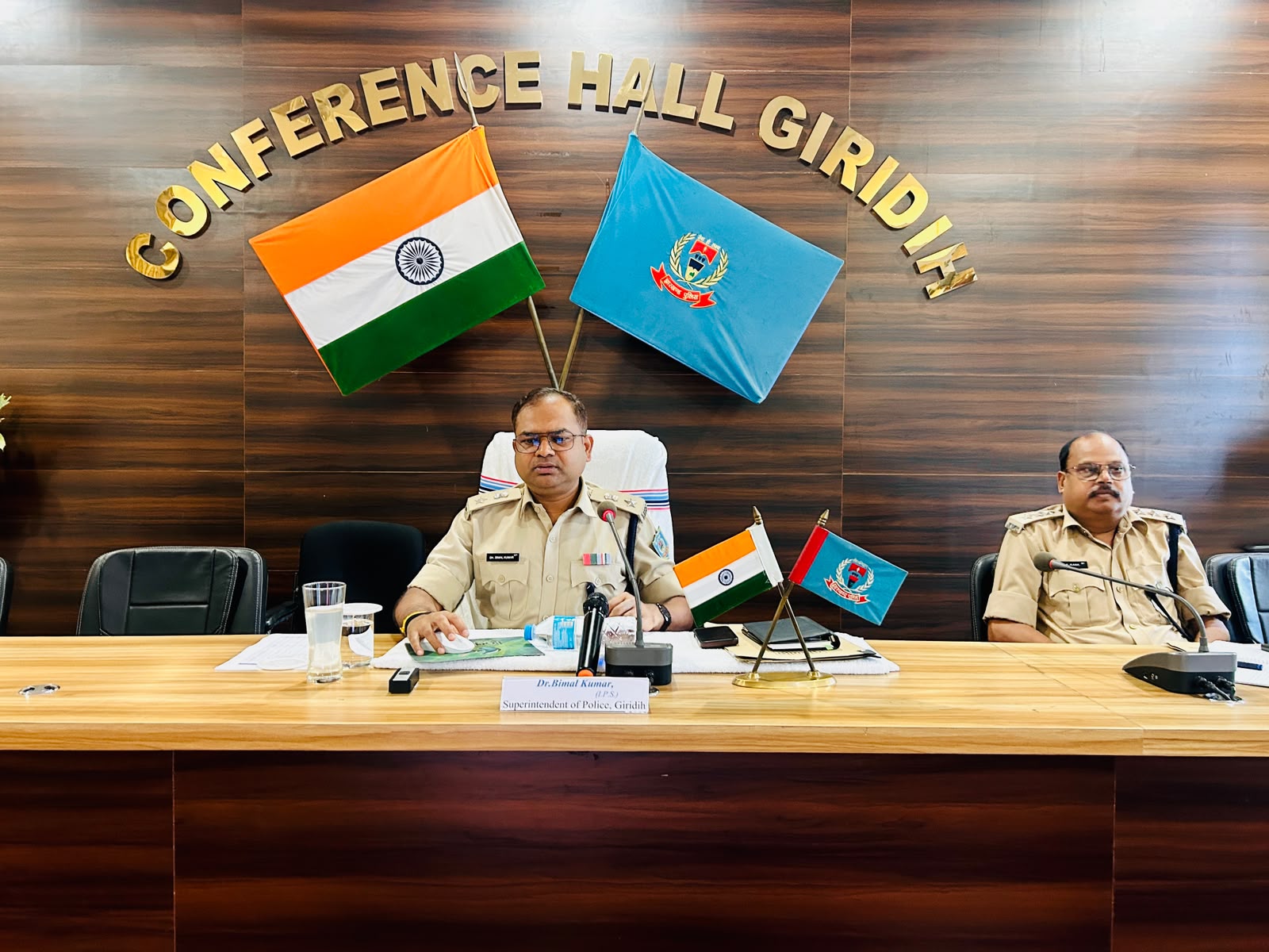 पुलिस अधीक्षक डॉ बिमल कुमार गिरिडीह की अध्यक्षता में मासिक अपराध समीक्षा गोष्ठी संपन्न, आगामी श्रावणी मेला एवं कानून-व्यवस्था को लेकर दिए कड़े निर्देश:।