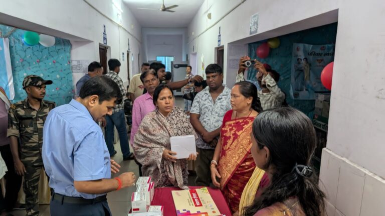 विश्व जनसंख्या दिवस पर बेरमो प्रखंड के सभी सीएचसी, पीएचसी और एएएम में लगा परिवार स्वास्थ्य मेला