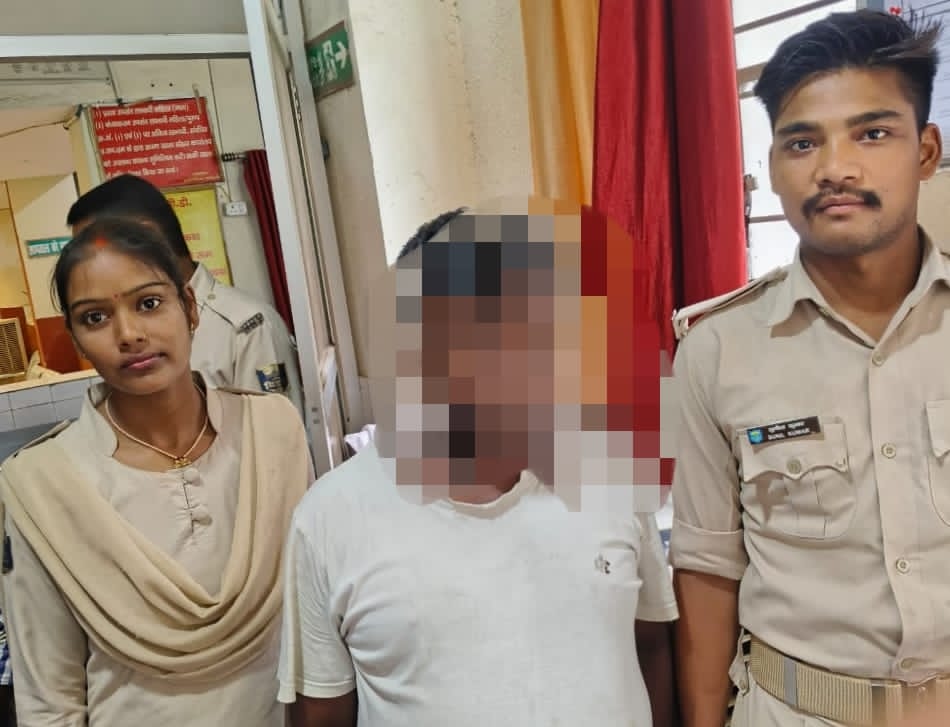 फरार अभियुक्त पर कसा पुलिस का शिकंजा, गुप्त सूचना पर हुई गिरफ्तारी