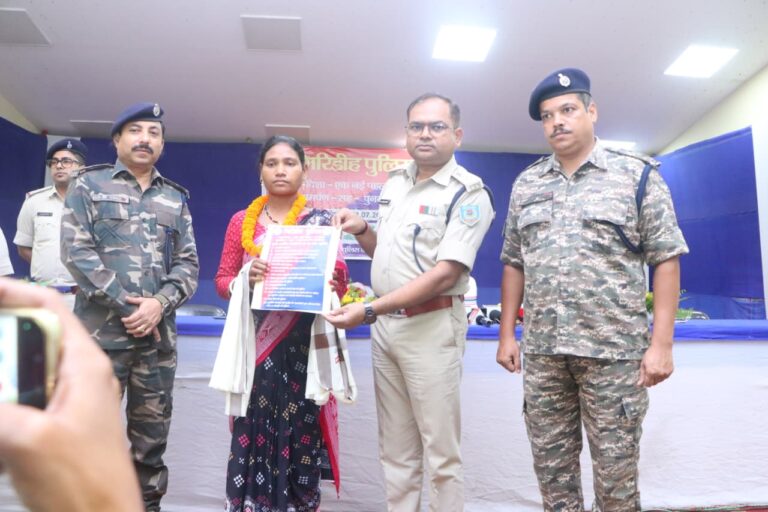 15 लाख की इनामी महिला नक्सली बबीता ने किया आत्मसमर्पण, गिरिडीह पुलिस की बड़ी सफलता