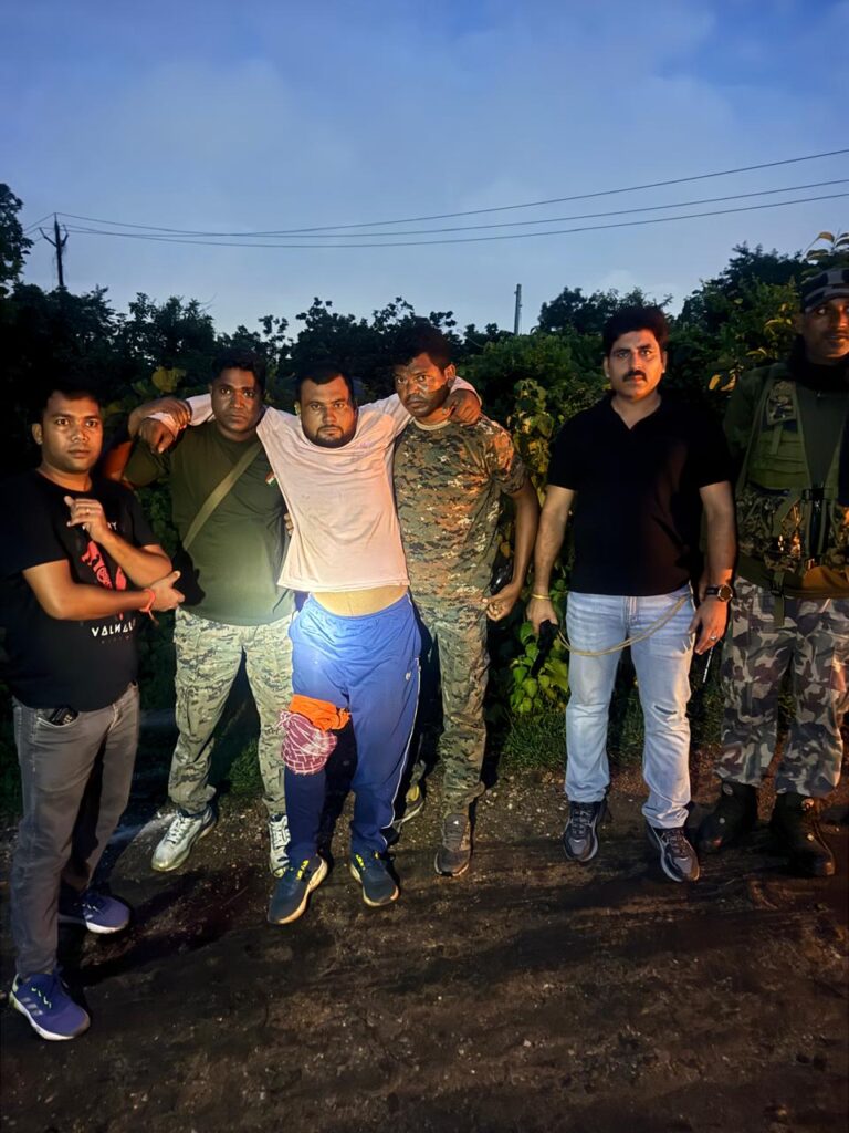 हजारीबाग में पुलिस और प्रिंस खान गैंग के बदमाशों के बीच मुठभेड़, एक अपराधी घायल।