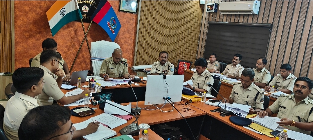 हजारीबाग एसपी एक्शन मोड में, पुराने कांडों के शीघ्र निष्पादन का निर्देश।