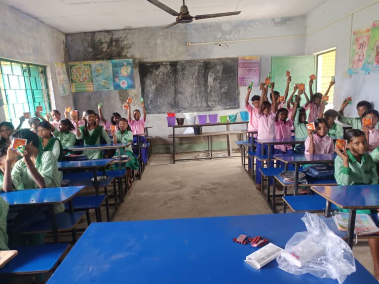 परसाबेड़ा उत्क्रमित मध्य विद्यालय में डायरिया व एनीमिया जागरूकता शिविर, 68 विद्यार्थियों को किया गया जागरूक