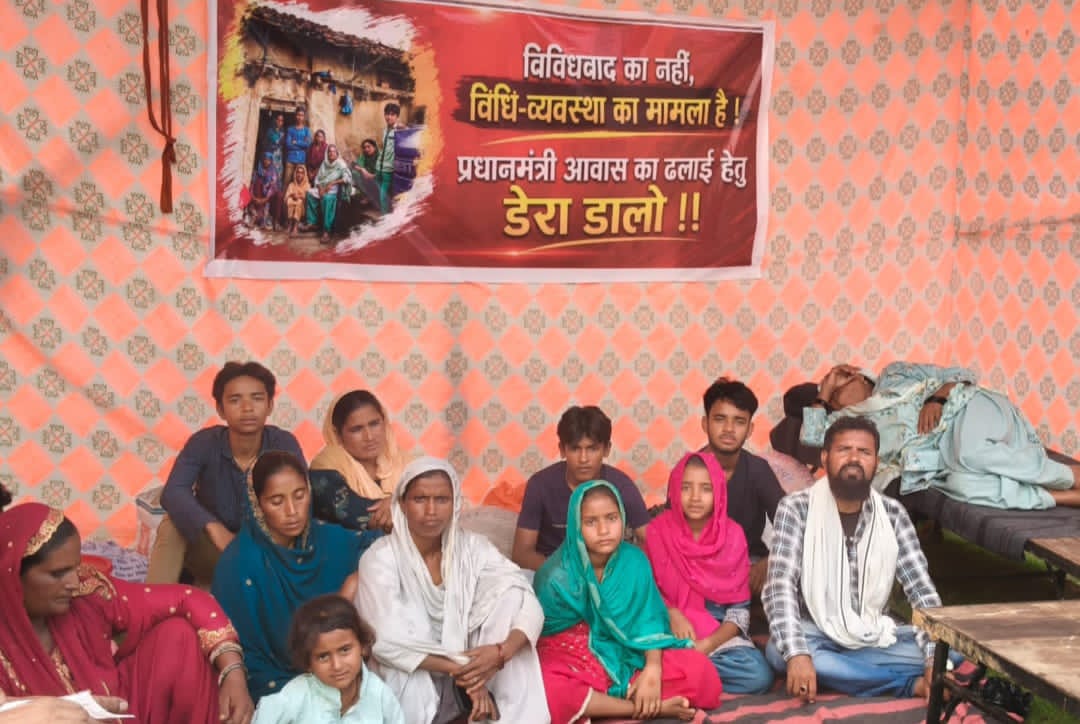 पीएम आवास की ढलाई कराकर धरना समाप्त कराने की मांग, विभिन्न संगठनों ने एसडीओ को सौंपा संयुक्त आवेदन