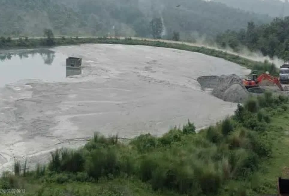 DVC ऐश पॉन्ड क्षमता से अधिक भरा, युद्धस्तर पर हो रही निकासी, GM ने जताई प्लांट बंद होने की आशंका