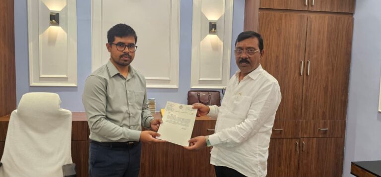 पतरातू में राज्य स्तरीय पर्यटन प्रबंधन संस्थान खोलने की मांग, विधायक रोशन लाल चौधरी ने पर्यटन निदेशक को सौंपा ज्ञापन