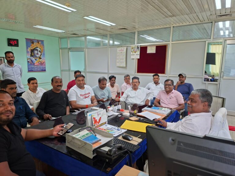 सड़क दुर्घटना में मृत DVC सप्लाई कर्मी के परिजनों और प्रबंधन के बीच वार्ता सफल , मांगों पर बनी सहमति