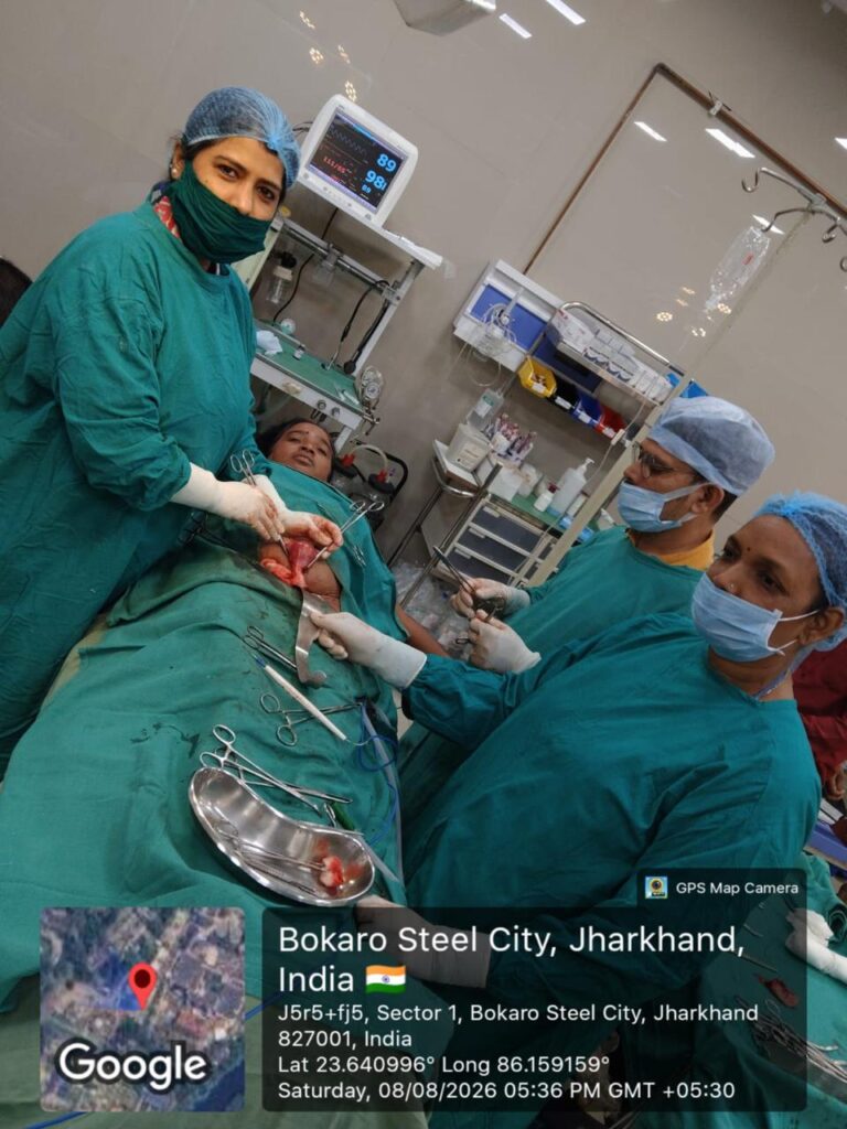 दो पूर्व सीजेरियन के बाद फाइब्रॉइड से पीड़ित महिला की सदर अस्पताल में सफल सर्जरी