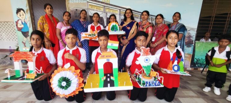डैफोडिल्स पब्लिक स्कूल में देशभक्ति एवं रचनात्मकता प्रतियोगिता आयोजित