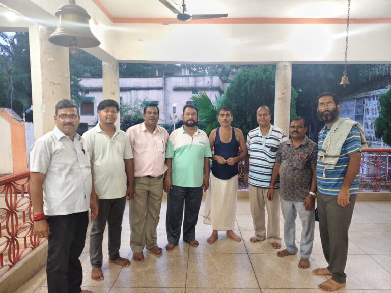 सनातन रक्षा संघ ने पुजारी बिपेंद्र मिश्रा के पुत्र के इलाज के लिए की आर्थिक सहायता