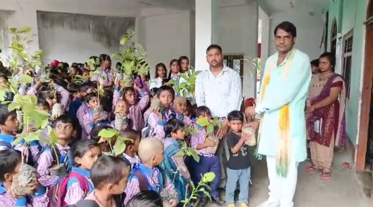 पर्यावरण संरक्षण के संकल्प के साथ मनाया गया प्रबंधक विपिन वर्मा का जन्मदिन