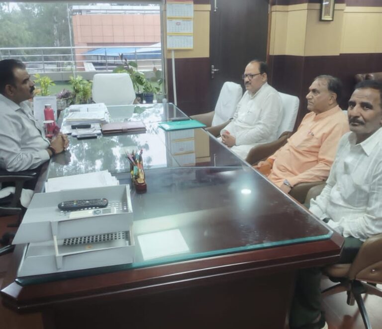 सीसीएल के सीएमड़ी के समक्ष कथारा के आरसीएमयू अध्यक्ष अजय सिंह ने रखी प्रमुख मुद्दे