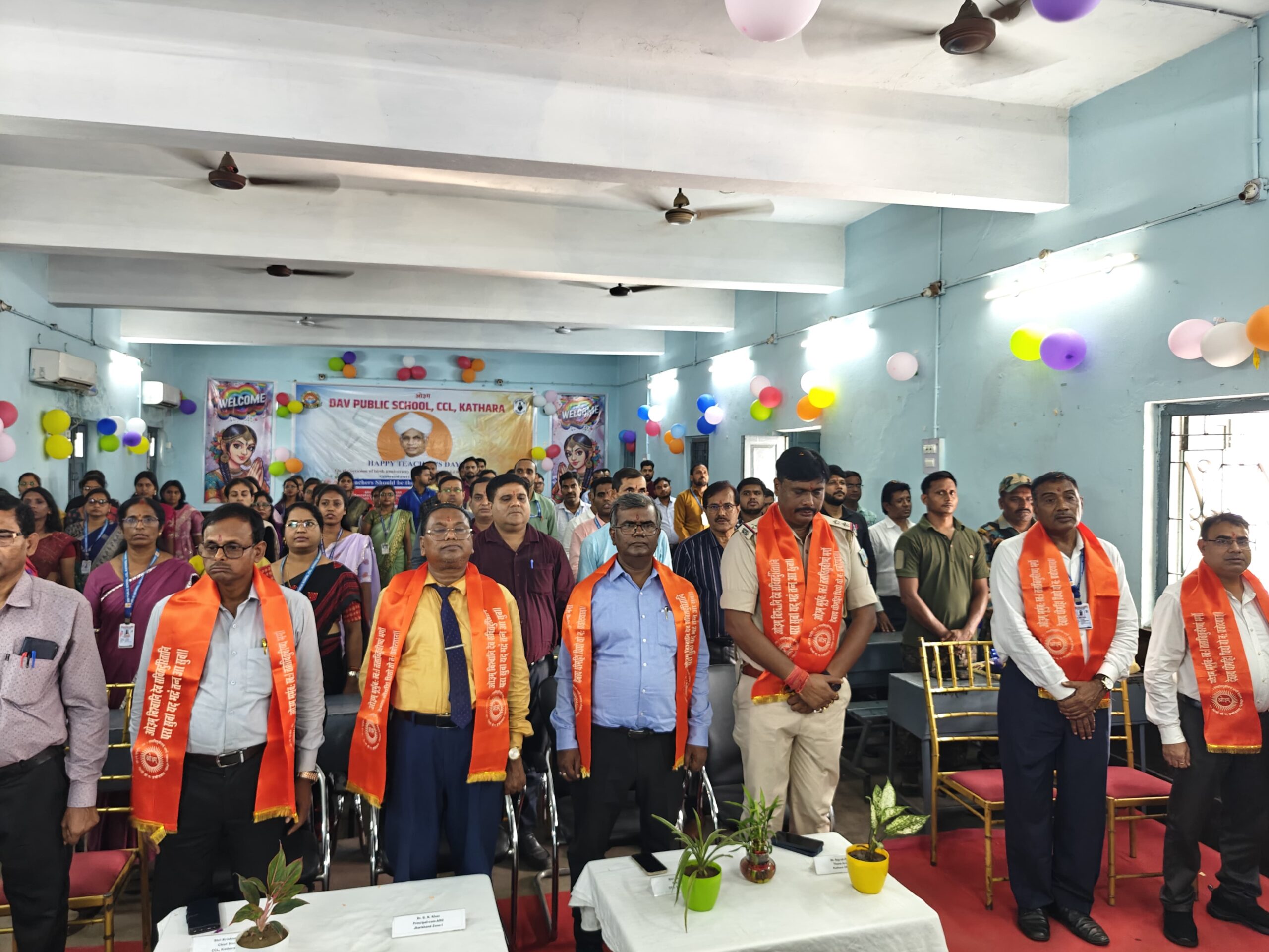 गुरु के प्रति श्रद्धा और सम्मान से सजा डीएवी कथारा का शिक्षक सम्मान समारोह