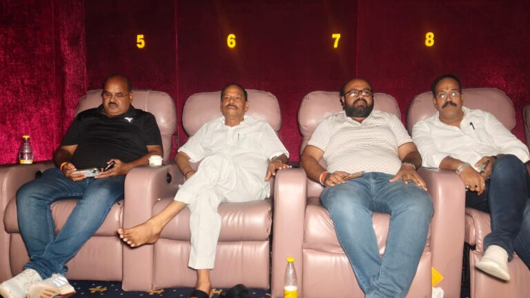 झारखण्ड के पूर्व मुख्यमंत्री रघुवर दास ने आज हनुमान अंश फ़िल्म देखा,कहा बहुत अच्छी फ़िल्म हैं।