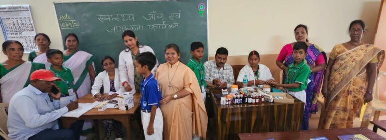 कार्मेल उच्च विद्यालय बोकारो थर्मल में स्वास्थ्य जांच शिविर का आयोजन, विद्यार्थियों को स्वस्थ जीवनशैली का दिया गया संदेश